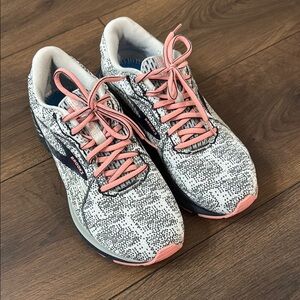Brooks Women’s White/Coral/Pewter (navy/dark gray) Athletic Running Shoes